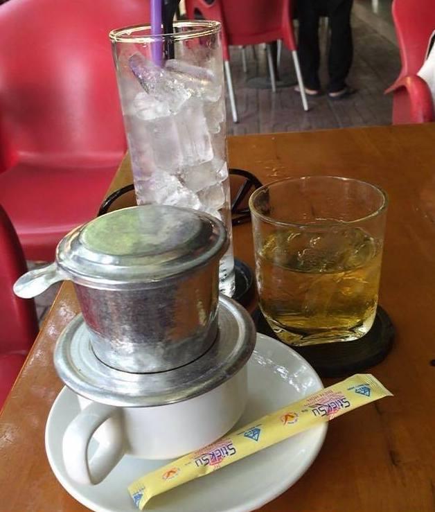 11 Figure 6. Vietnamese coffee brewing style. (Linh, 2016) In addition, the shop is also offered flavoured tea.