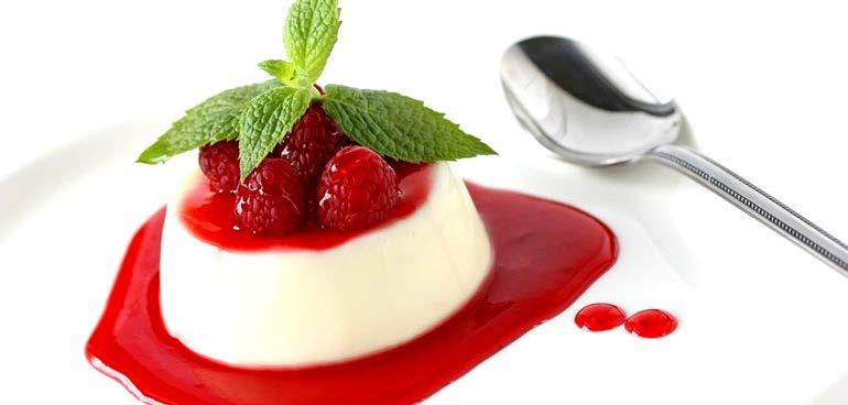 Desserts Panna Cotta with a raspberry coulis CHF 9.90 Tiramisu, garnished CHF 8.90 Chocolate mousse Day & Night CHF 10.30 garnished with fruit and whipped cream Crème brûlée grandmother-style CHF 9.