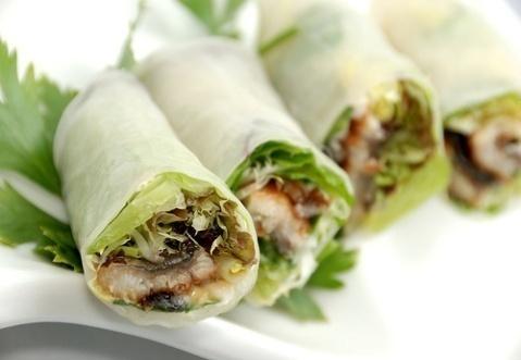 25 Thịt nướng cuốn rice paper rolls with grilled pork, rice noodle,