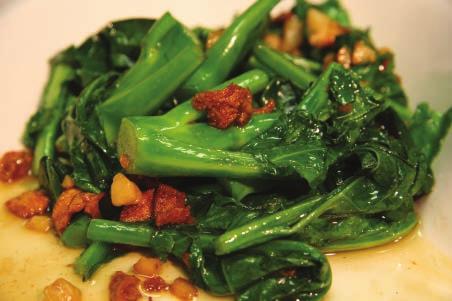 PAGE 4 V E G E TA B L E S N OOD L E S / RI C E CHINESE VEGETABLE WITH GARLIC AND FISH SAUCE 炒青菜 49.