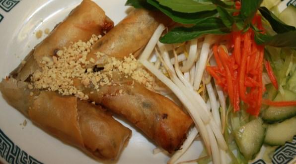 00 A traditional Vietnamese classic! Crispy Vietnamese eggs rolls mixed with vegetables, bean threads noodles, mushroom. Served with a savory vinaigrette dipping sauce.