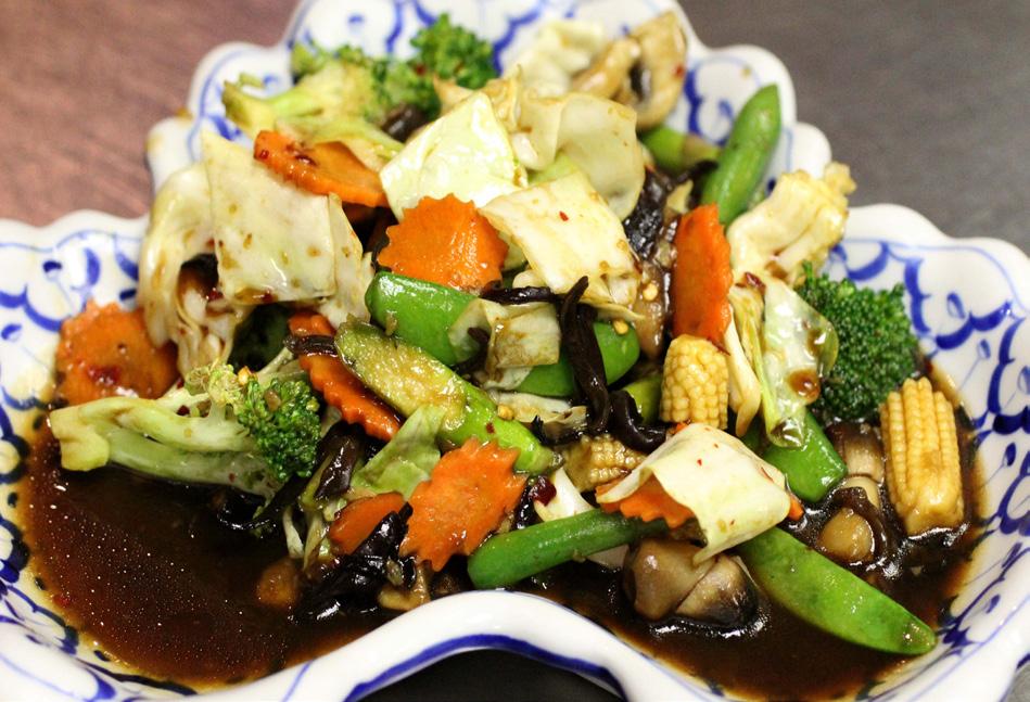 VEGETARIAN 64. Ginger Veggie... $8.95 Sautéed broccoli, mushrooms, green beans, bell peppers, carrots, cabbage and tomatoes with fresh garlic and ginger. 65. Tofu Broccoli... $8.95 Fresh tofu and broccoli sautéed with soy bean sauce.