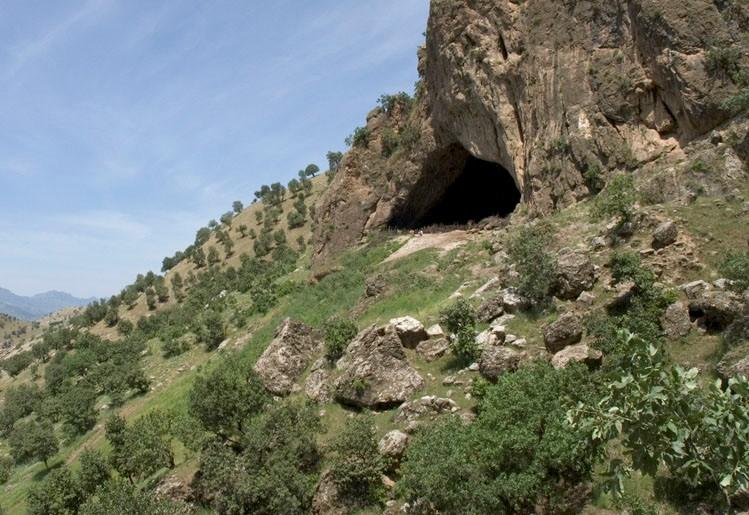 The Shanidar Cave Funeral They lived in caves or temporary shelters made of wood and animal skins