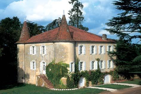 Beside a magnificent lake surrounding this superb XVIII th century Château, the Domaine La Hitaire vineyards spread out over the hills of Eauze, the capital of the Armagnac region.