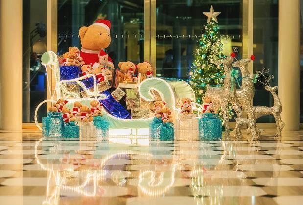 The Fullerton Hotel Singapore on 24 November 2017, with a Christmas Light-up Ceremony and Fullerton Charity Cook-off Buffet Dinner, in support of