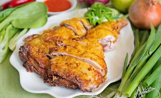 主菜 MAINS M07 Fried Chicken Berempah M01. Ayam Masak Merah (Red Chicken) 辛红辣鸡 $17.8 M02. Lemon Chicken 柠檬鸡 $15.8 M03.