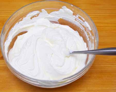 17 10 Gently fold the whipped cream, one third at a time, into the custard-mascarpone mixture.