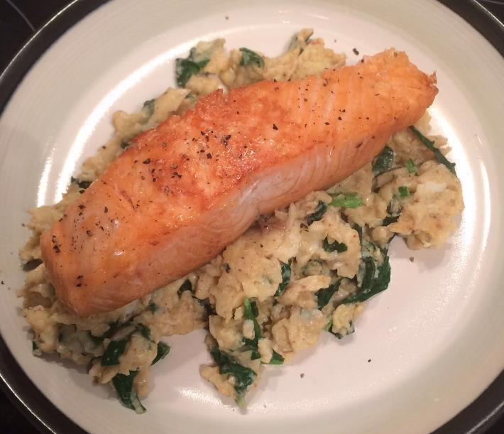 #CROCKFIT BREAKFAST RECIPES Salmon & scrambled egg Salmon fillet 3 eggs 1tsp coconut oil Handful of spinach 1tsp cayenne pepper Pinch of pepper Place salmon fillet in a dish in the oven for 15-20