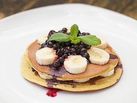 WEEKEND PROTEIN PANCAKES 1 scoop vanilla shakeology or high quality protein powder 1/2 cup egg whites (or 3 egg whites) 1/2 cup oatmeal (uncooked) 1/2 medium banana 1/2 cup blueberries 2 tsp.