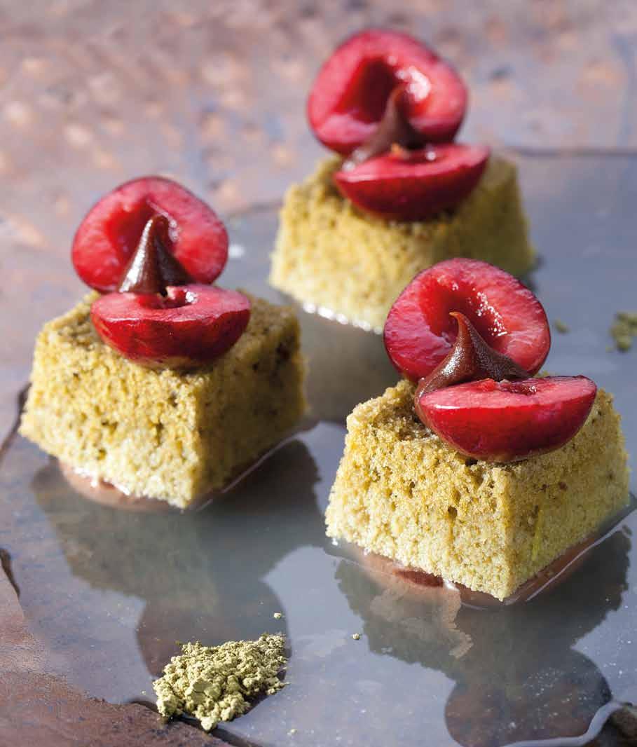 Stir the matcha powder into the basic madeleine mixture. Pour into a baking dish and bake for 15 minutes in the warm oven. Allow to cool, remove from the dish and cut into cubes measuring 2 cm by 2cm.