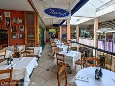 ROSEBANK, BRYANSTON & DOWNTOWN Assaggi, Illovo A smallish venue seating about 12 tables, Assaggi has a relaxed and intimate feel.