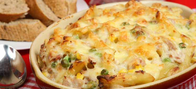 PASTA RECIPE Tuna and pasta bake Easy to prepare and great served with a healthy, colourful salad Ingredients 1 onion 2 cloves of garlic olive oil 1 pinch of dried chilli flakes 1 bunch of fresh