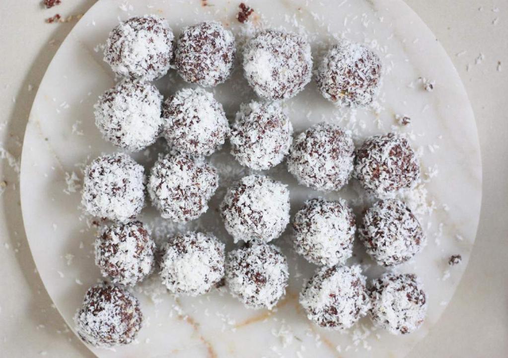 CHOC MINT BLISS BALLS From @wholeveganpantry 1 cup organic pitted dates 1/2 cup shredded coconut 1/4 cup goji berries 1/4 cup cranberries 1/4 cup chia seeds 2 tbs raw cacao powder 1/4 cup pumpkin
