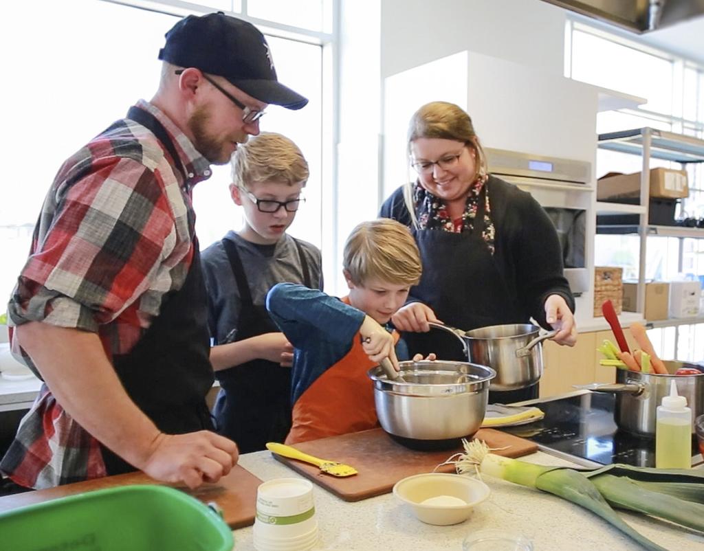 CLASSES AT THE MARKET Looking to become more confident in the kitchen? Have the desire to eat healthier, be greener, or cook more?