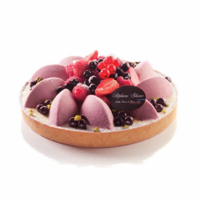 Red fruit and blackcurrant cheesecake tart Recipe for three 18 cm diameter tarts Composition : Rich almond shortcrust pastry, cheese cake, blackcurrant crème diplomate, red fruit, blackcurrant