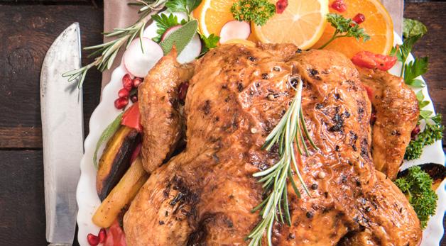 PRE-ORDER YOUR FESTIVE CUISINE Take along these traditional festive meals and celebrate with your family and friends in the confort of your home.