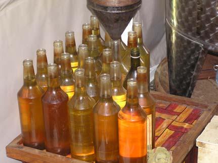 After about one hour of distillation, the first ylang-ylang oil appears and these fractions are collected in small bottles of a capacity of hundred grams.
