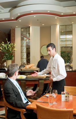 Element 4: Provide table service Offering additional food and beverage Throughout the meal the opportunity arises to offer additional food and beverages.