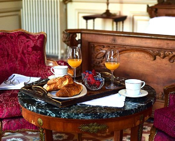 A ROYAL BREAKFAST After a night of royal sleep in one of our suites in the Chateau, nothing is better than enjoying your breakfast in the dining room, surrounded by walls entirely covered with
