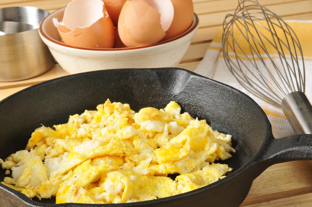 scrambled eggs approach Whisk gently together eggs, add a little salt and pepper in a bowl. Use a regular fork and whisk so the yolk and white are mixed together.