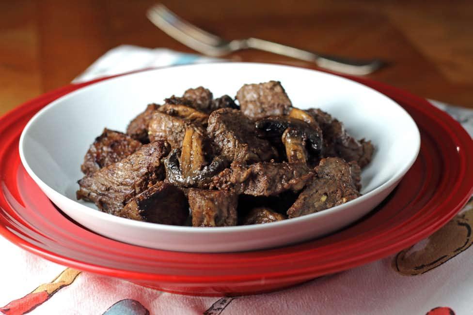 PREP TIME 10 MINUTES COOKING TIME 30-35 MINUTES 1 POUND CUBED BEEF TIPS 1 PINT OF WHOLE MUSHROOMS 1 TSP COOKING SHERRY 1 TBSP WORCESTERSHIRE SAUCE 2 TBSP OLIVE OIL KOSHER SALT AND BLACK PEPPER Beef