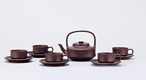 Figure 2: Zisha Teapot Set Made by Gu Jingzhou Figure 3: Wen Dan Teapot Made by Gu Jingzhou The flourishing prospect of Yixing zisha