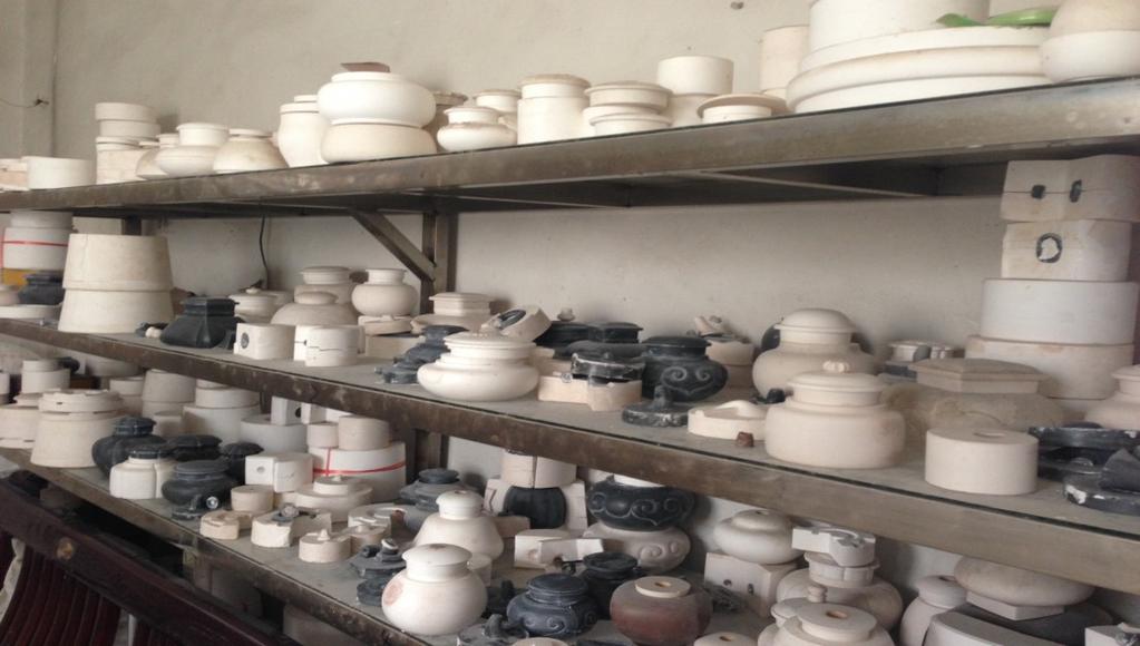 the recognition of my master, I started to learn how to make each part of pottery and then to put parts together to create zisha pottery.