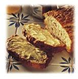 28 > HOME BAKING savory and sweet breads > 29 honey oat loaf Cooking time: 45 minutes - Preparation time: 10 minutes > 1 /2 cup/60 g/2 oz flour > 1 cup/125 g/4 oz selfraising flour > 1 teaspoon salt
