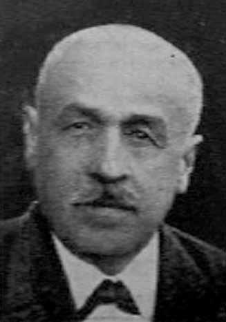 Ivan Smolnikar, 17 šolski upravitelj v Ravnah Avgust Schönwetter, 18 leta 1940 pa je bil za vršilca dolžnosti šolskega upravitelja imenovan učitelj Srečko Majer.