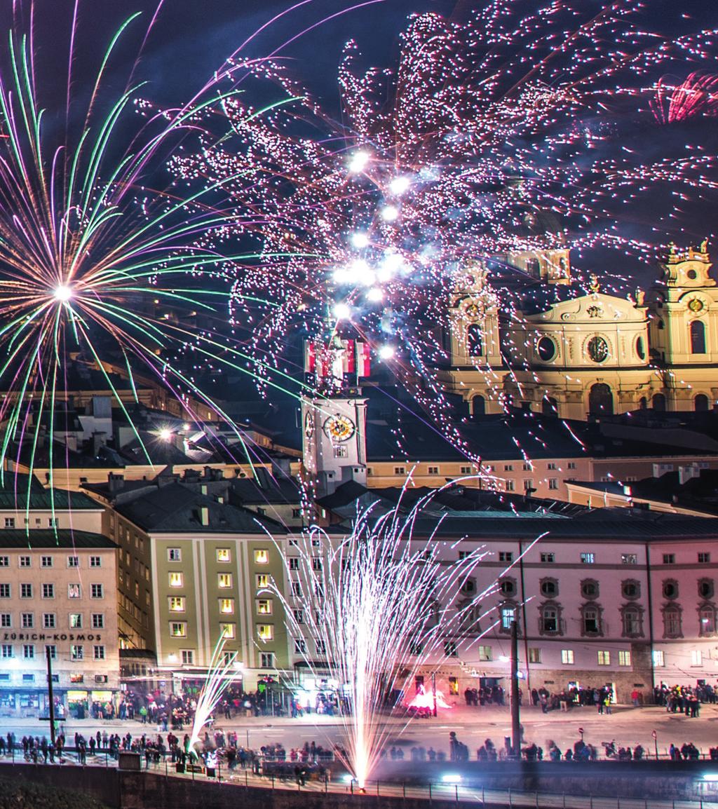 Tourismus Salzburg FIREWORKS OVER SALZBURG! Enjoy the fireworks over Salzburg in an exclusive atmosphere from 11.30 pm to 1.00 am in our Club Lounge ETAGE 7.
