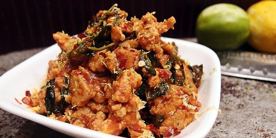 Keto Szechuan Chicken This makes 3 Total Servings, each coming out to 515 Calories, 38.3g Fats, 5.2g Net Carbs, and 63g Protein. [Freeze Leftovers] Ingredients 1 1/2 lbs.