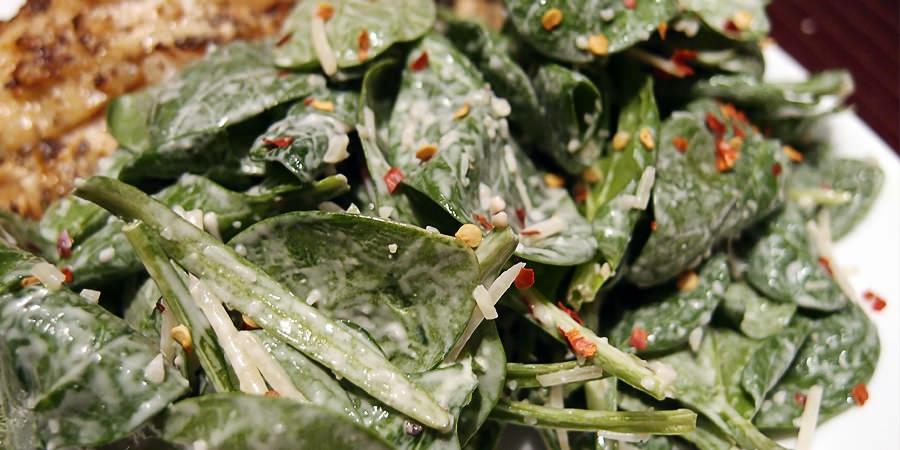 Red Pepper Spinach Salad Yields 1 total serving. This comes out to 208 Calories, 18g Fats, 3.5g Net Carbs, and 8g Protein. Ingredients 3 Cups Spinach 2 Tbsp. Ranch Dressing 1 1/2 Tbsp.