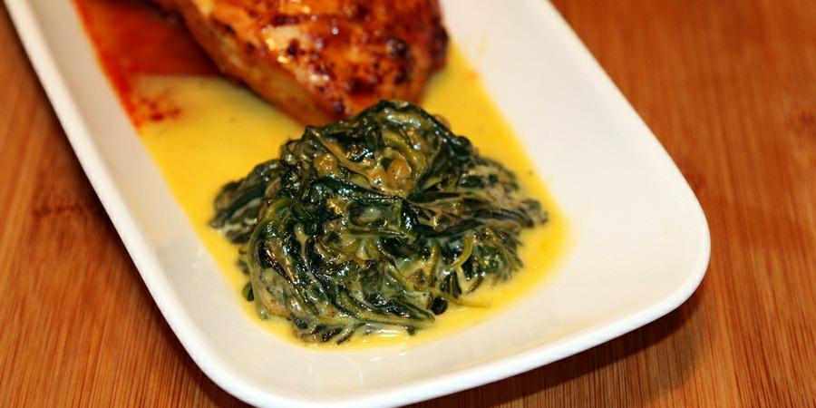 Cheesy Spinach Yields 2 servings. Per serving, it is: 446 Calories, 47g Fats, 4.8g Net Carbs, and 24g Protein. Ingredients 7 Cups Spinach 1 1/2 Cup Cheddar Cheese 3 Tbsp. Butter 1/2 tsp.