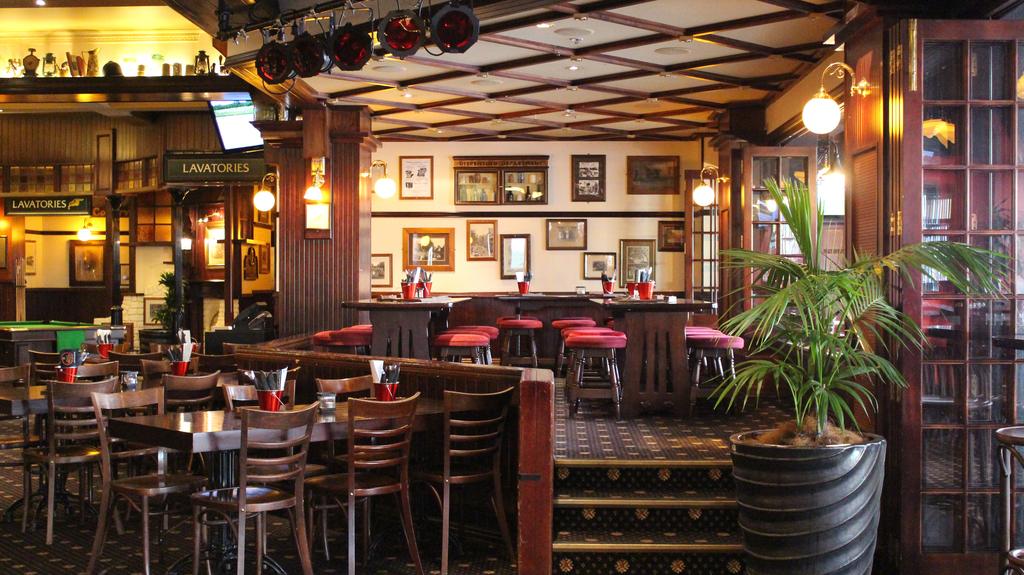 Quaint and comfortable, Doolan Brothers Ellerslie is one of those rare spaces that is as intimate as it is spacious. Main Bar The largest space at Ellerslie.