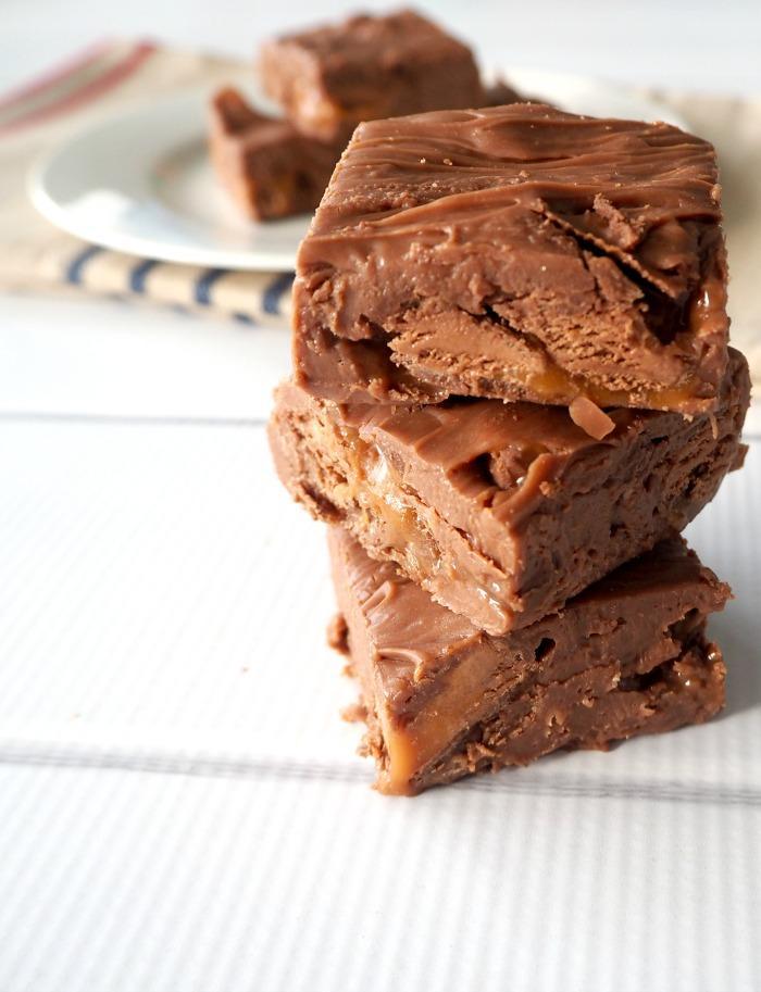 MARS BAR FUDGE 400g of Milk Chocolate 395g tin of condensed milk 4 x Mars Bars Line a 20cm square cake tin with baking paper make sure you leave plenty of paper hanging over the sides to help you