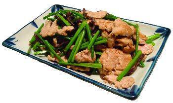 Doctor Poon s Metabolic Diet Lifestyle Stir Fried Pork, Chives and Cloud Ear Mushrooms (Phase 1, 2, and 3) Ingredients: 4 servings 8 oz lean pork, cut into strips (trims off any fat) 12 oz chives cut