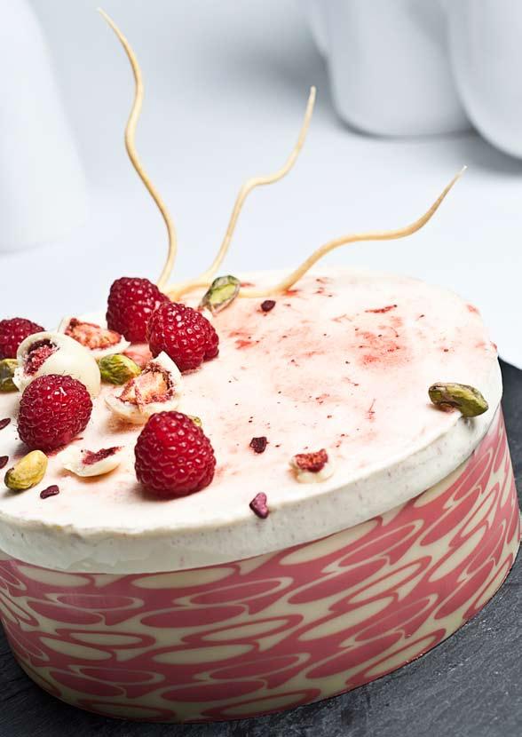 An indulgent dessert that looks every bit as good as it tastes. Perfect for wowing your customers.