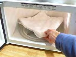 on a microwave oven safe plate as shown below. For turkey bacon (less fat content) use a 2 piece section of paper towel as shown.