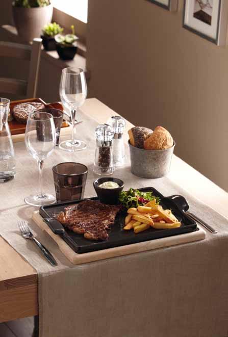 The wooden tray is the perfect size as a charger, assisting the handling and service of the rectangular plate.