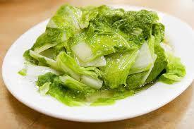 3. Tear the cabbage leaves into strips and steam
