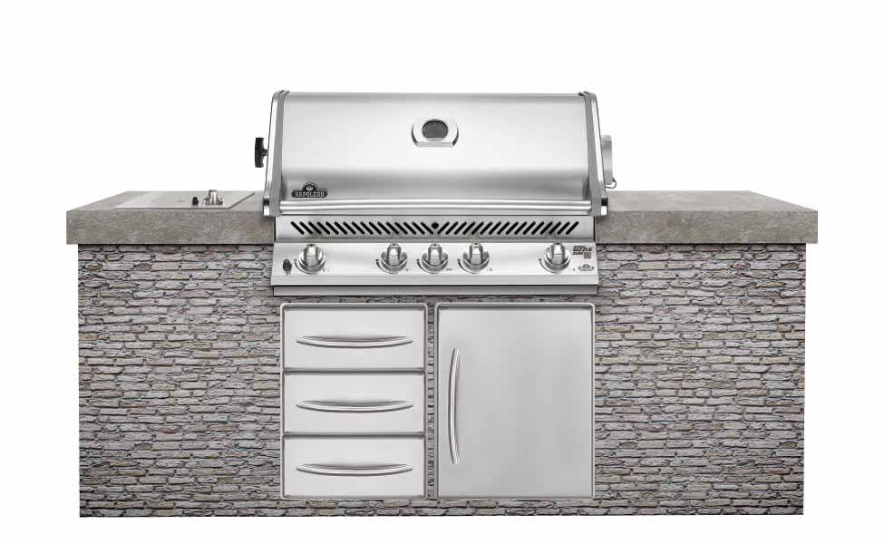 Available as a natural gas or propane unit Up to 82,500 BTU s 5 burners Cooking Area: 922 in 2 Cart model available Deluxe