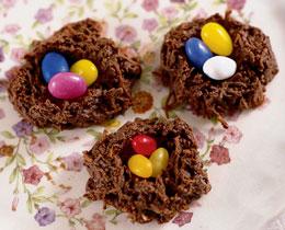 Edible Bird Nest Materials: Chocolate chips Coconut Jelly beans Wax paper Bowl Spoon Teacher prep: Purchase ingredients Child s Process: Melt 1 cup of chocolate in the microwave When chocolate is