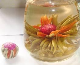BMWE-016 Shuang Xi Ling Men(double happiness) white tea Maofeng; globe amaranth, 2 jasmine flower & marigold 双喜临门 BMWE-018 Ri