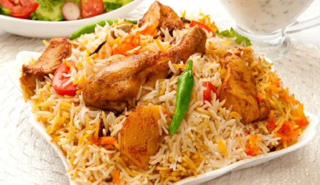 Chicken Hakka Noodles 17 Texturized thick noodles with chicken, sizzled in oil, ginger, garlic, cabbage, carrots, spring onions, green and red peppers, and Indochinese blend s RICE & BIRYANI Poori