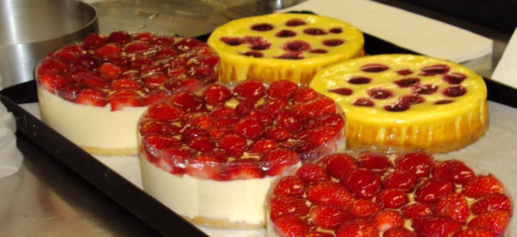 Recipes Cold set Cheesecake with strawberries and clear flan gel on top Baked Cheesecake with sour cherries baked into the top When baked or set cheesecakes can be