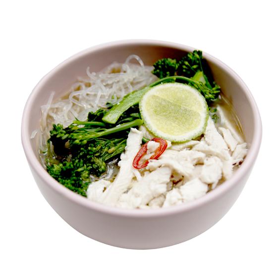 Coconut kaffir lime chicken broth with kelp noodles PREP TIME: 5 MINUTES COOK TIME: 25 MINUTES SERVES: 1 dinner 500ml chicken broth 1 thumb ginger, sliced 1 mild red chilli, sliced 2