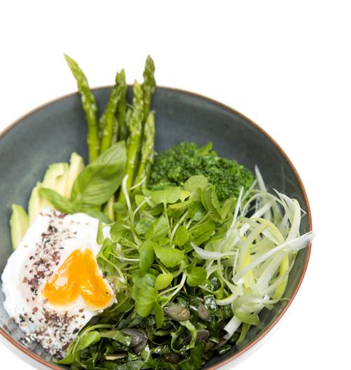 Green breakfast bowl with macadamia chilli oil PREP TIME: 20 MINUTES COOK TIME: 5 MINUTES SERVES: 1 breakfast 1 egg, poached 5 spears of asparagus, steamed 3 leaves kale, finely shredded Handful of