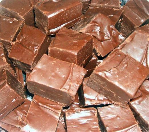 TWO-MINUTE MICROWAVE FUDGE Ingredients 1 lb powdered sugar 2/3 cup cocoa 1/4 teaspoon salt 1/4 cup milk 2 teaspoons vanilla 1/2 cup butter or 1/2 cup margarine 1/2 cup chopped nuts (optional)