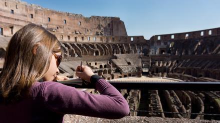 5 THE COLOSSEUM AND ANCIENT ROME 4 Take a step back in time and discover the fascinating world of the gladiators inside the Colosseum with our professional guide.