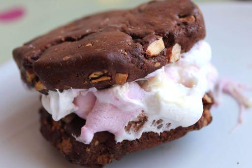 QUEST BAR COOKIE S MORE 1 Quest Bar - I used Rocky Road 10g Mini Marshmallows 6 Chocolate Buttons Serves